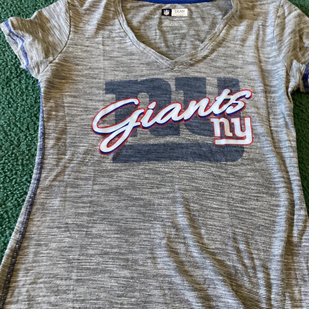 Women’s NY Giants V Neck T Shirt- S